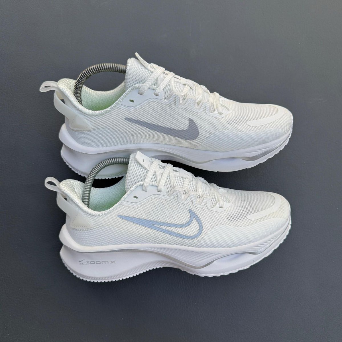 Dream_online_Tz's tweet image. NIKE zoom π: size 40-45
.
Bei: 90,000/=
.
Njoo Whatsapp Chap βοΈ 0743931620