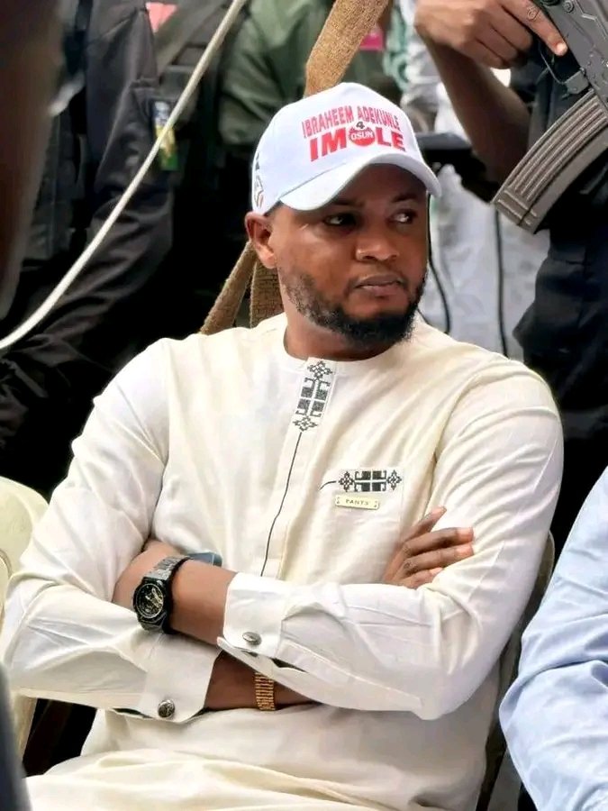 Odunayo2612's tweet image. The Incoming Senator of Osun Central Senatorial District is Hon. Dr Ibraheem Adekunle Luqman @Ibraheemestate_ is young and vibrant it's youth O'clock Under PDP the voice of the Masses
Support Him for better future of Osun Central @shuaibtboy69826