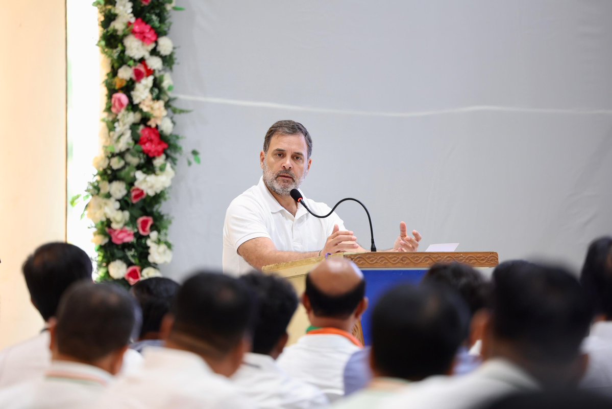 INCMinority's tweet image. संगठन सृजन अभियान के तहत नेता प्रतिपक्ष श्री @RahulGandhi जी ने आज गुजरात के आनंद में ज़िला अध्यक्षों की ट्रेनिंग में उनके साथ मुलाकात की।