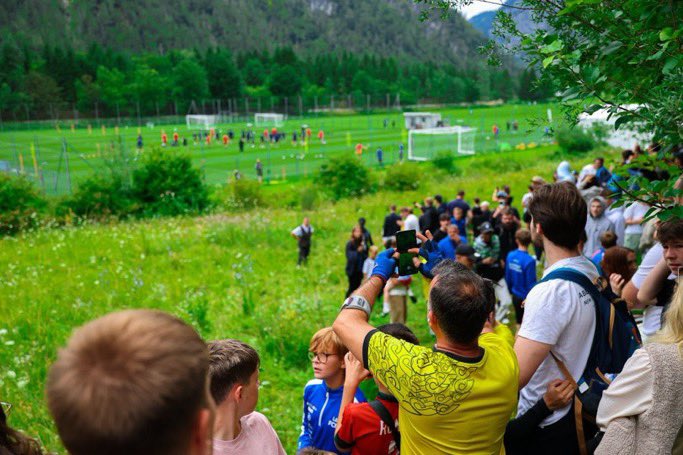 🚨🚨🚨🚨🚨🚨🚨

 خيسوس🎙️:

على الاطلاق لم اشاهد بمسيرتي في التدريب شعبيه جارفه مثل ما رأيت في النصر .
انه امر لا يصدق 💛💙🤗
#هروب_الهلال_من_شعبيه_النصر