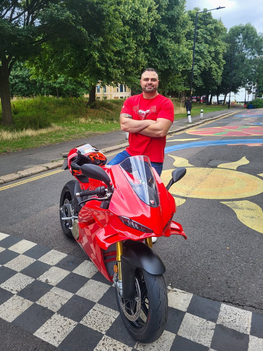 DucatiUKRacing's tweet image. Lee Khouri: "Our new Superbike Advocates @OfficialBSB team is a real passion project. And having @carlfogarty as the Team Principal, with what he achieved with Ducati and WorldSBK, is a great fit." 

A new Ducati team is coming to British Superbikes: ducati.com/gb/en/news/sup…