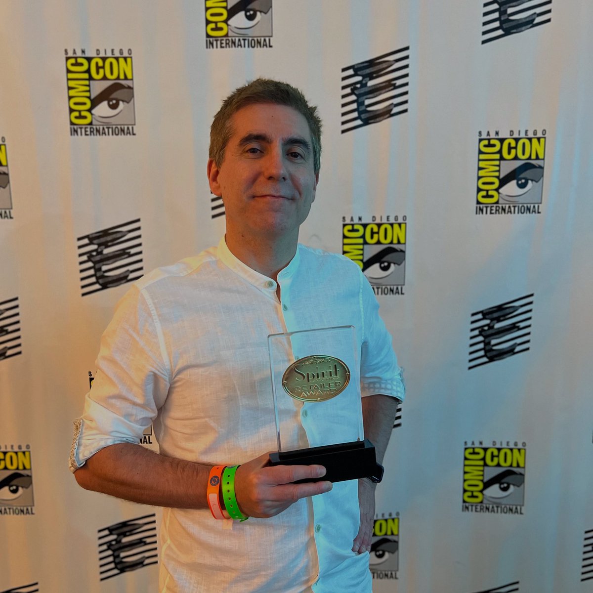 Akira_Comics's tweet image. Orgullosos de ser la primera librería de cómics de la historia en ganar dos &quot;Eisner Spirit of Comics&quot; a mejor tienda de cómics del mundo.
  Hoy ha sido una ceremonia de los Eisner tan intensa como histórica y tardaremos en asimilar lo conseguido. Todo mérito de una familia y un…