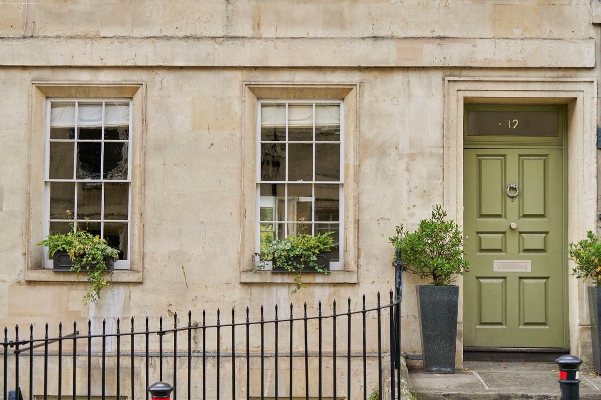 bathnes's tweet image. Own a listed building? We offer a Level 0 pre-application service for homeowners wanting to improve the energy efficiency of their listed building.
Discuss options & get advice from a conservation officer.
Find out more: bathnes.gov.uk/pre-applicatio…