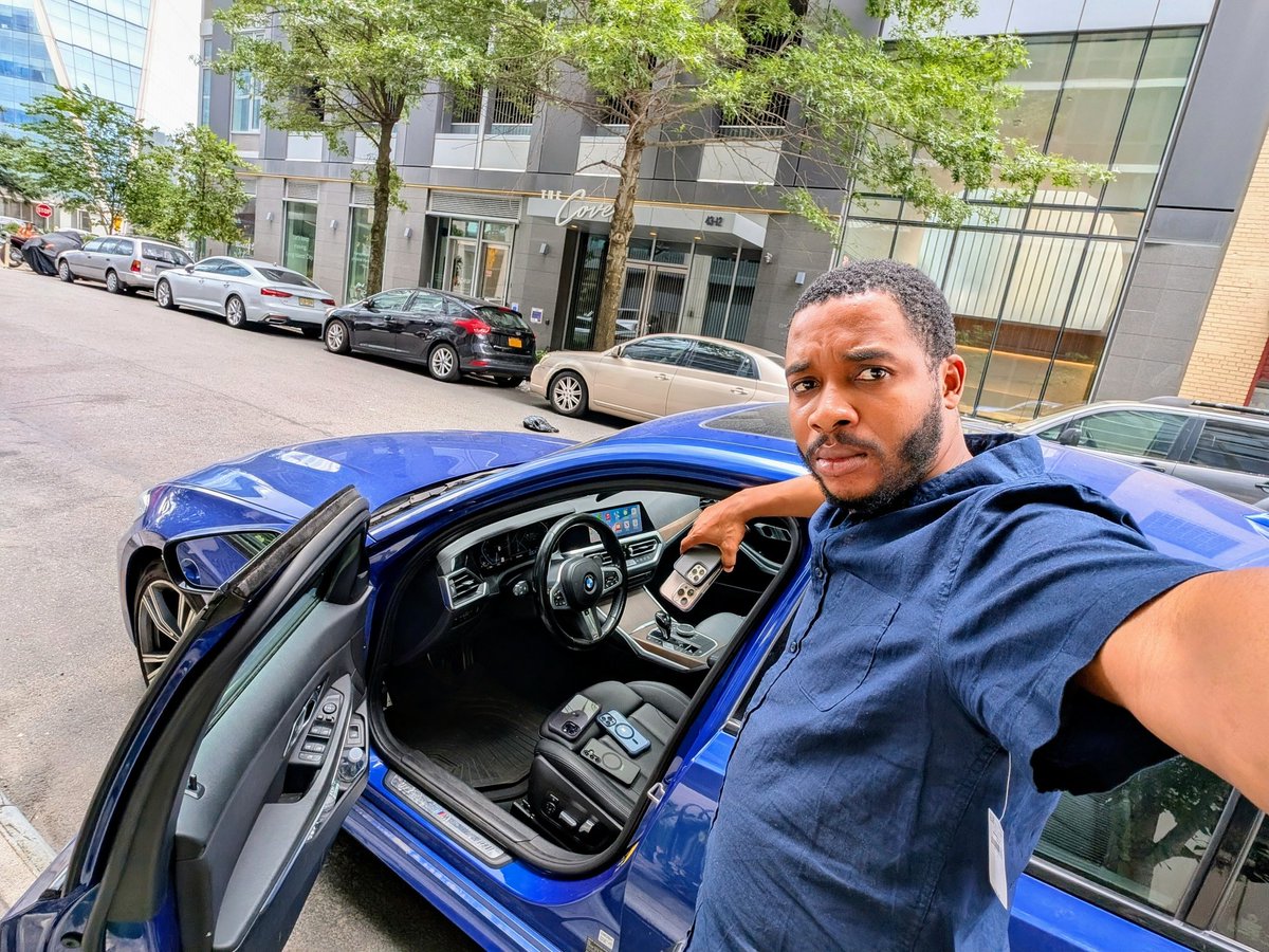 twene_jonas's tweet image. The harder I work, the more luck I seem to have! I just finished a business meeting, I went to eat heavy food so my stomach is full lol 😂 I'm going to my luxury Mansion to nap small, I will bring you Hot Warm Up when I wake up! Roaming in my pure luxury blue BMW V12 M Power!