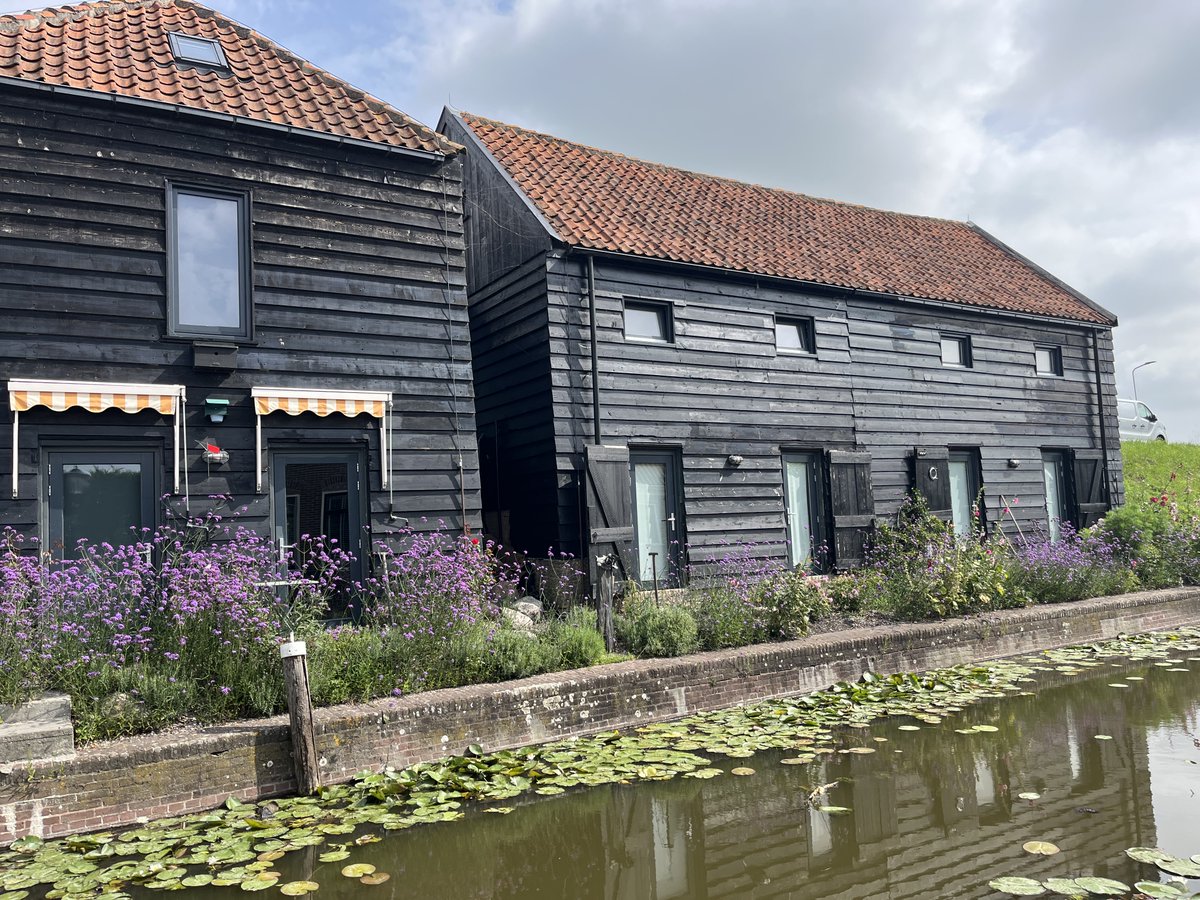 alootsma's tweet image. Leuk rondje Kolhorn met mooie huizen, tuinen en prachtig landelijk landschap. Met een beetje fantasie waan je je in Friesland. En veel water dat vindt de hond ook fijn. #wandelen #kolhorn #kopvannoordholland