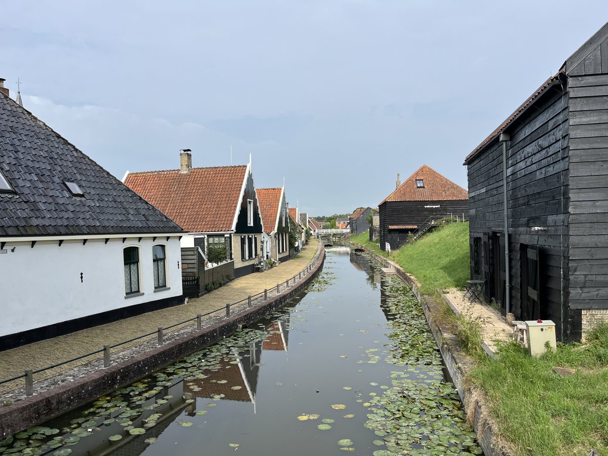 alootsma's tweet image. Leuk rondje Kolhorn met mooie huizen, tuinen en prachtig landelijk landschap. Met een beetje fantasie waan je je in Friesland. En veel water dat vindt de hond ook fijn. #wandelen #kolhorn #kopvannoordholland