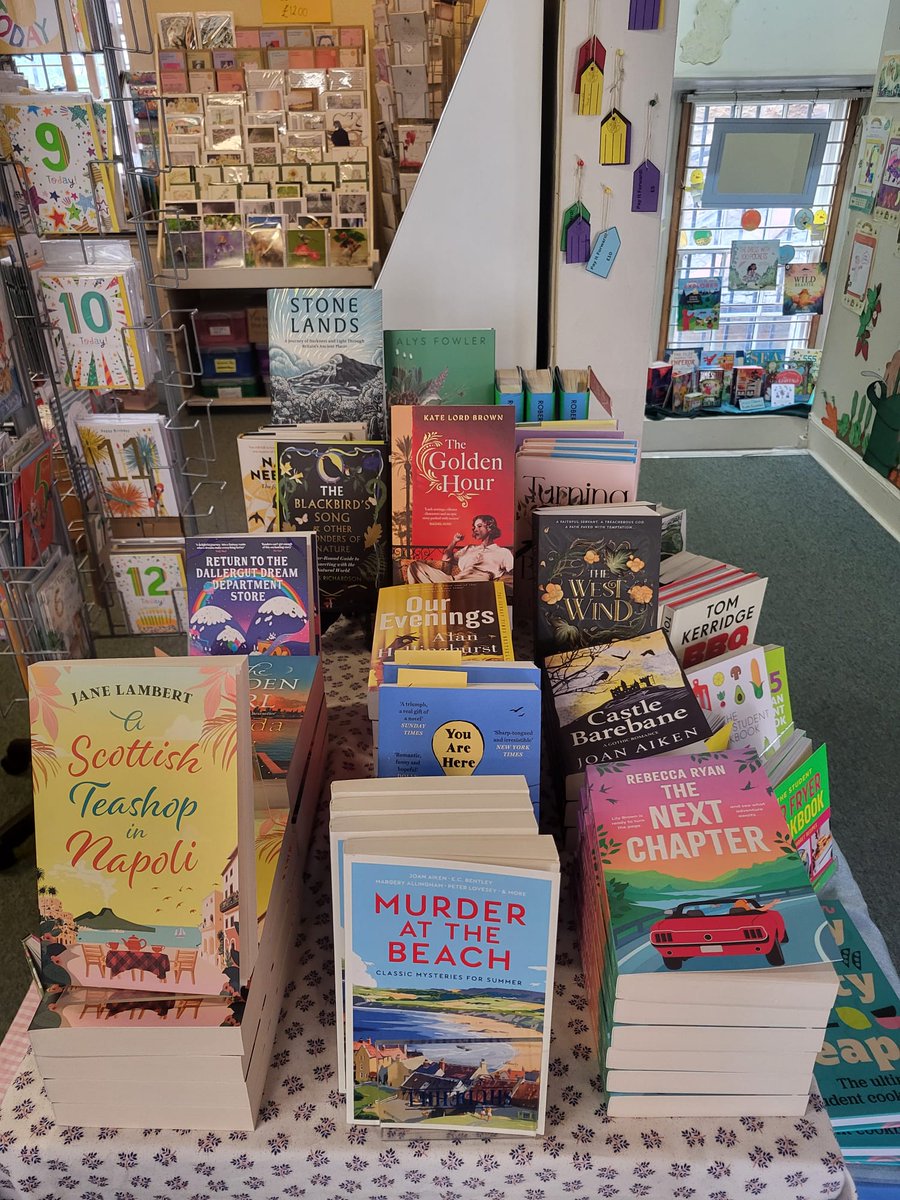 Furtherfrom's tweet image. Happy Saturday everyone! Lots going on in our fair town of #Linlithgow as always, and we are open til 5pm for all your bookshop needs! #ChooseBookshops