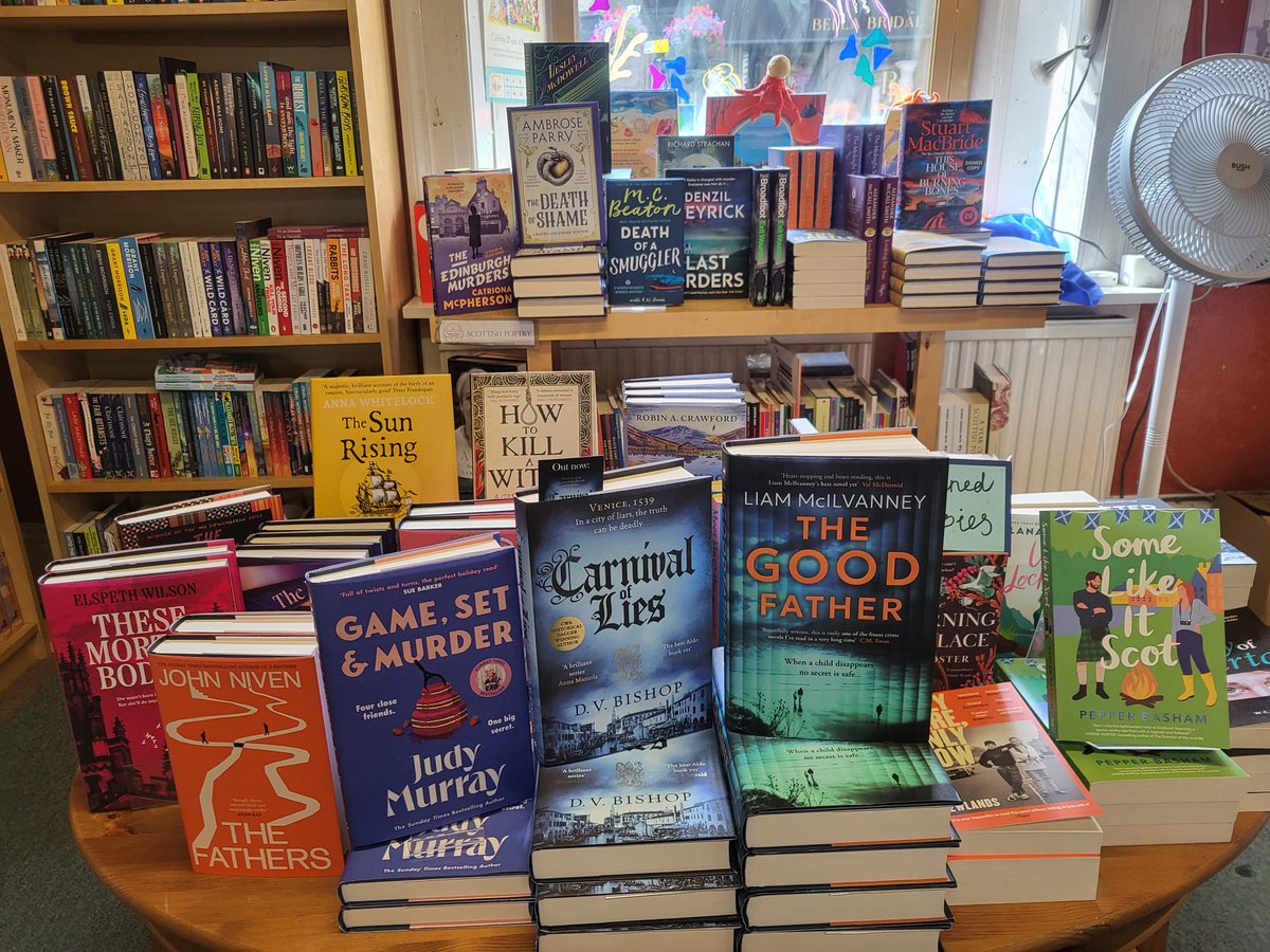 Furtherfrom's tweet image. Happy Saturday everyone! Lots going on in our fair town of #Linlithgow as always, and we are open til 5pm for all your bookshop needs! #ChooseBookshops