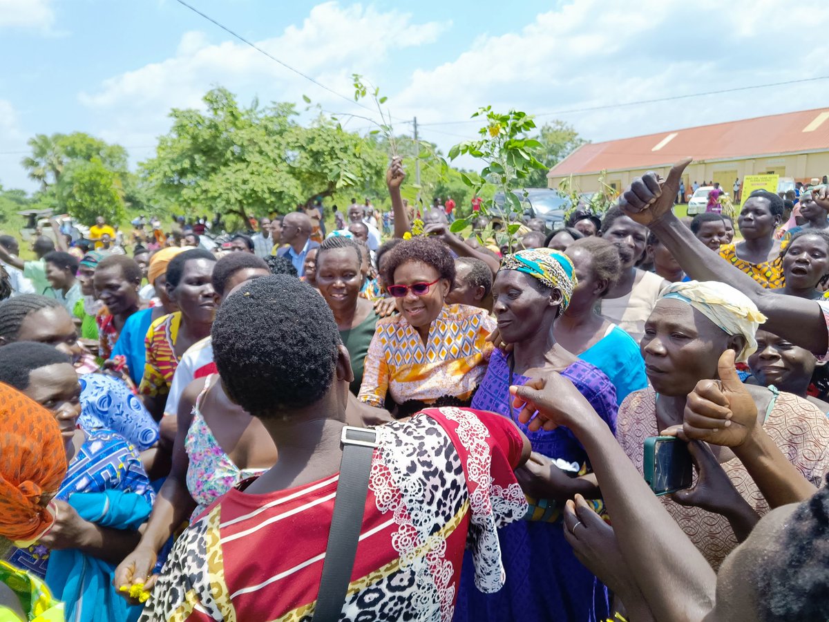 Voice of Lango 88fm (@voiceoflangofm) on Twitter photo UPDATE: The Minister of Health <a href="/JaneRuth_Aceng/">Dr. Jane Ruth Aceng Ocero</a> has arrived at Awielem cell, Boroboro East Ward, Lira City Easy Division where she is expected to preside over the grand launch of jerrican distribution intended to complement water and sanitation interventions in Lira City.
Dr UPDATE: The Minister of Health <a href="/JaneRuth_Aceng/">Dr. Jane Ruth Aceng Ocero</a> has arrived at Awielem cell, Boroboro East Ward, Lira City Easy Division where she is expected to preside over the grand launch of jerrican distribution intended to complement water and sanitation interventions in Lira City.
Dr