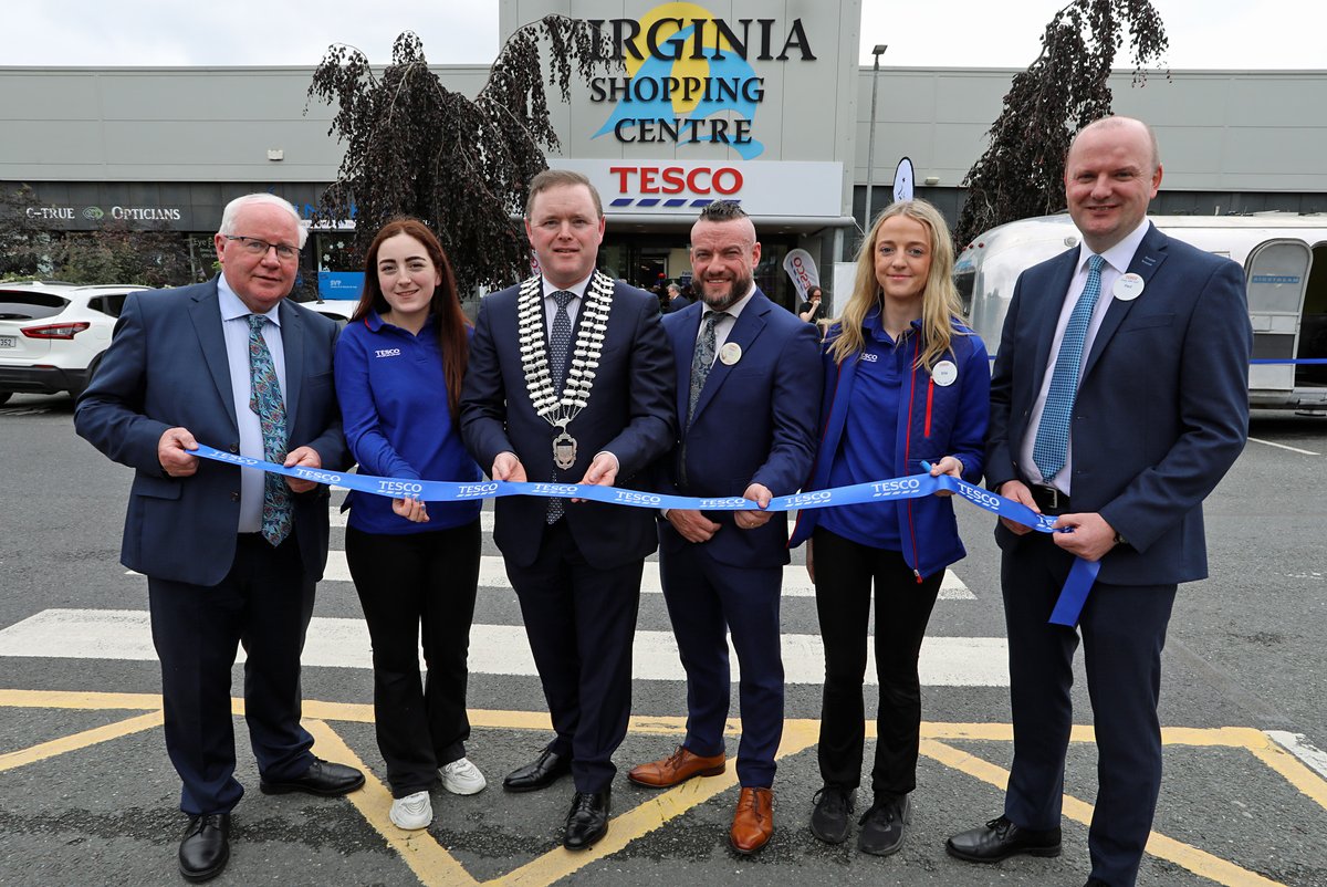 BrendanSmithTD's tweet image. Good luck to all at Tesco Virginia following official re-opening. Great to meet up with the staff again and also Cavan based producers supplying top quality food products.
@tescoirl
@diarmuid_wilson
@JohnPaulFeeley @philipbrady15
@CllrAineSmith
#cavan #virginia