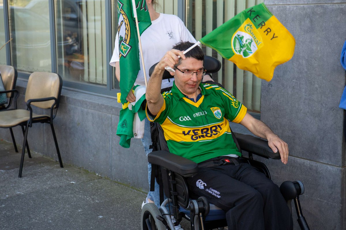 EnableIreland's tweet image. 🏐 #EnableIreland Kerry Service Owners are confident #Kerry will be bringing Sam home tomorrow!
"We predict a 3 point win for the kingdom!" says George Dineen. 🟢🟡 What's your #AllIrelandFinal prediction? #GAA #KerryVSDonegal #DonegalVSKerry @Kerry_Official @officialdonegal