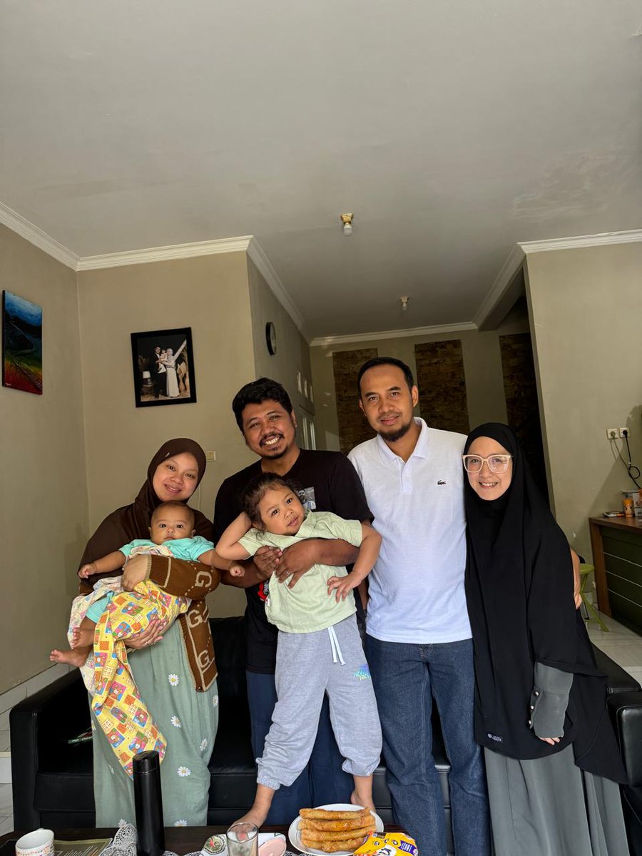 Malamnya mabar kompetisi Odong League, siangnya family gathering jengukin bayi. 

Efek ditinggal ngumpul <a href="/id_fm/">Football Manager Indonesia</a> sama bang <a href="/handyfernandy/">Handy Fernandy</a>, <a href="/GophanSC/">Gophan FC</a> , <a href="/ichsanopiick/">Ichsan</a> , <a href="/andratitano/">Andra | El Diablo</a> , <a href="/PrayogoFlx/">Felix Prayogo</a> , <a href="/BKTLHM/">bak</a> , dll tempo hari jadi hari ini nyusul sendirian ke rumah <a href="/Tumini_Ball/">TuminiBall.FM</a>