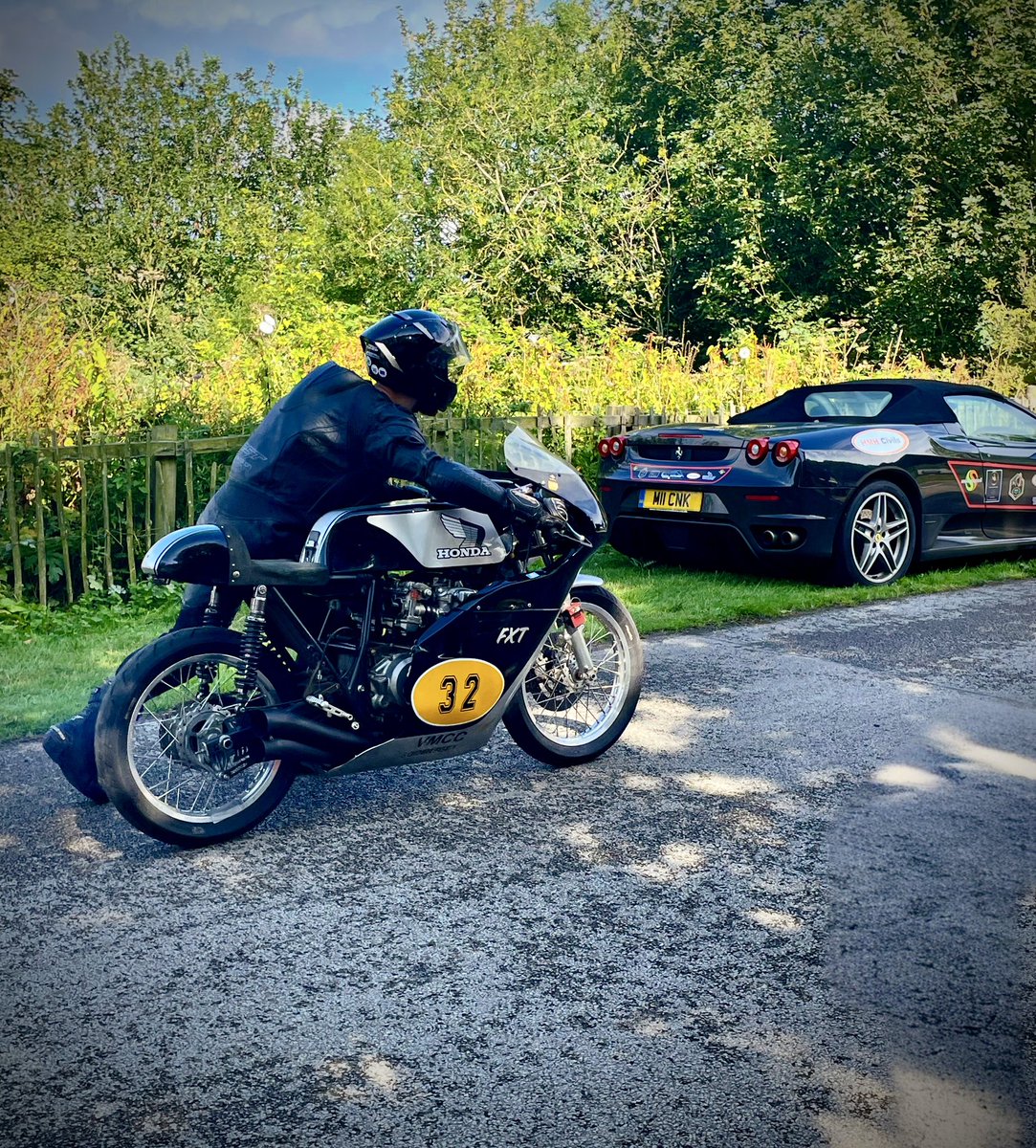 valmilam's tweet image. Kelly Carruthers heading to the dummy grid. Barry Sheene Festival Sunday 20.7.25. Oliver’s Mount, Scarborough.