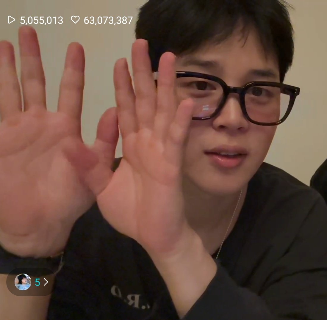 simply_rice's tweet image. Don't forget the last time Jimin posted on ig he came live both times on weverse🙂↔️🙏