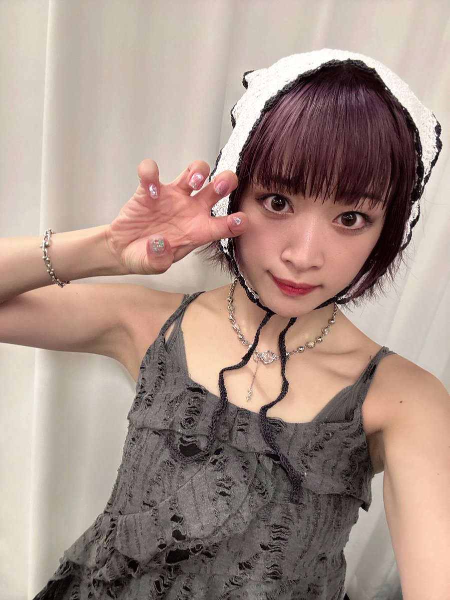 satsuki25s's tweet image. 立川公演、プレゼントに入ってたバブーシュカ可愛すぎてじょしーずですぐに被った😂💗あゆさんが被っているの見て可愛すぎて憧れてました爆笑
プレゼントやお手紙、コメントいつもありがとうございます😭うちわもステージ上で見つけてテンションあがってます💜
#ayuasiatour2025