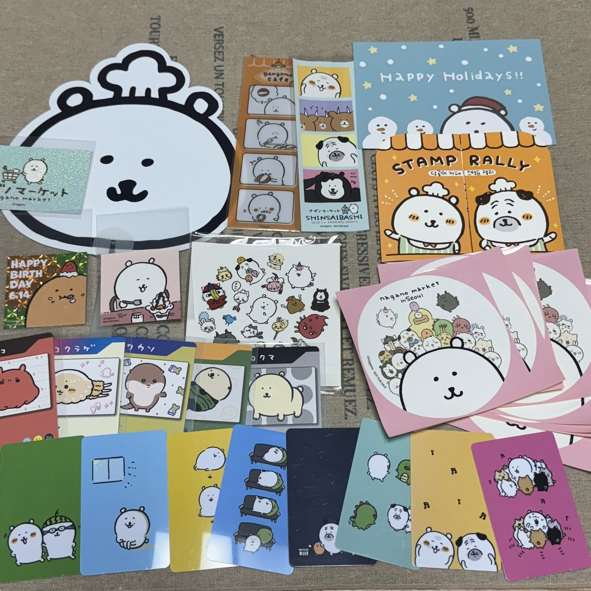 iamlux_givemecs's tweet image. 농담곰&amp;치이카와 특전+럭드카드 양도
•트친 한정 돌림판 (저녁 11시)
•번호 당 8명 제한 (양도당첨확률 1/8)
&gt; 댓글에 희망 번호 적기 &lt;
1번) 현지 노벨티 모음
👉1.3👈
2번) 현지 노벨티&amp;한국 팝업 노벨티 모음 +럭드카드
👉1.6👈 (랜덤카드 원가 2.4)
3번) 치이카와 노벨티 +비매품
👉0.3👈