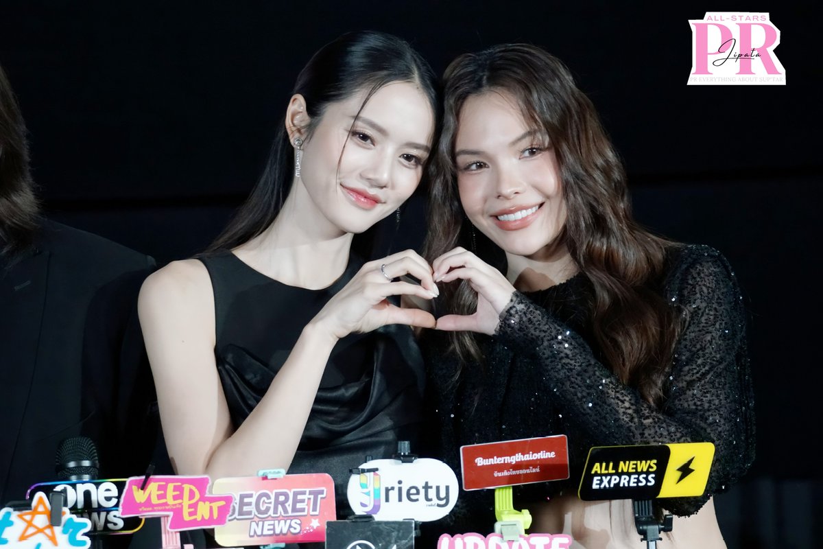 prjipata's tweet image. &quot;ลูกหมี - ซอนญ่า&quot; &quot;ลิลลี่ - เยลโล่&quot; ให้สัมภาษณ์สื่อ ก่อนเริ่มงาน Harmony Secret First Premiere

#ลูกหมีซอนญ่า #LMSY
#ลิลลี่เบลเล่ #lillybelle 
#LMlookmhee #SonyaSaranphat
#Lillyladapa #Bellejirat
#HarmonySecret
#HarmonySecretดีลลับฉบับเล่นเล่ห์
#CHANGE2561