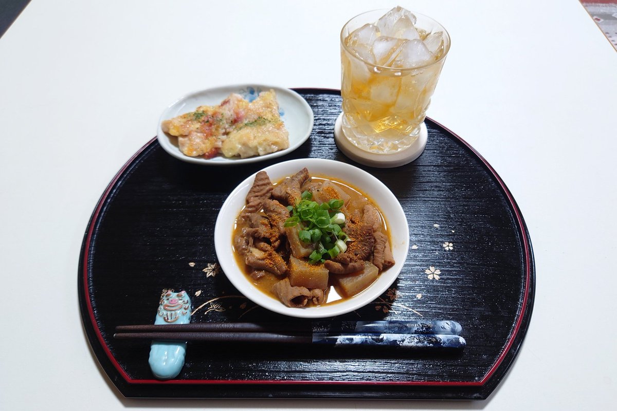 JvtGb3wzEestm19's tweet image. 今晩は✨
お疲れ様でした🙇

涼しく爽やかな朝でした🙋

午後からは嫁とドライブデート💕
メダカ屋さんに行って来ました

晩酌タイムです
酒の肴は…
味付けホルモンです
んめがったょー

小鉢は…ハッシュドチキンです
えがったよ👍

今朝の収穫は初ピーマンが採れました

んだばー
乾杯🍻✨🥃