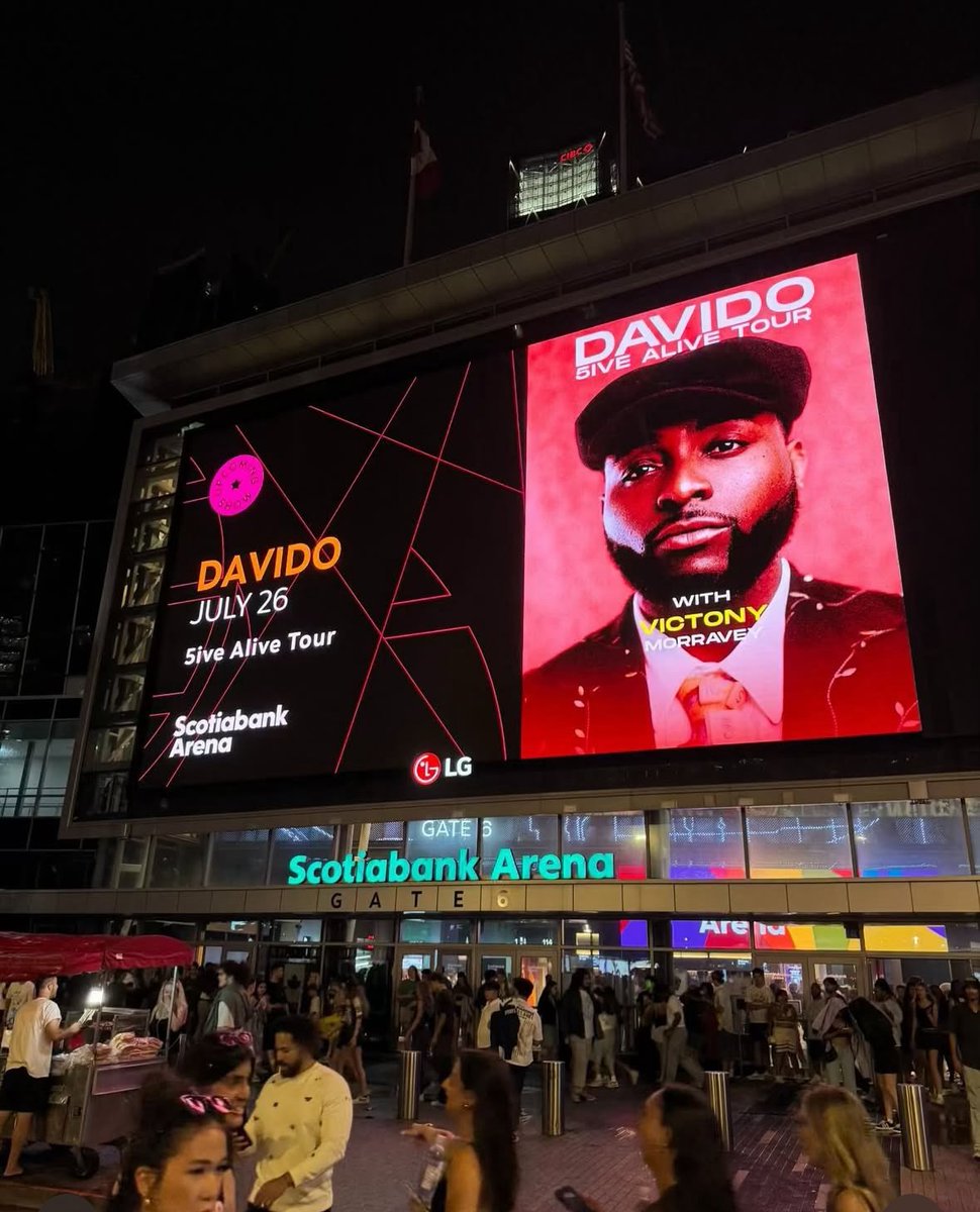 5iveAliveWT's tweet image. 🚨 TONIGHT. TORONTO. 🏟️🍁
@davido takes over the iconic 19,800-capacity SCOTIABANK ARENA for what’s set to be one of the biggest nights of the 5IVE ALIVE TOUR so far! 🇨🇦💥
Toronto, let’s light up The 6ix and just know, surprises are coming.🤩5️⃣
#5iveAliveTour #the5ivealivetour