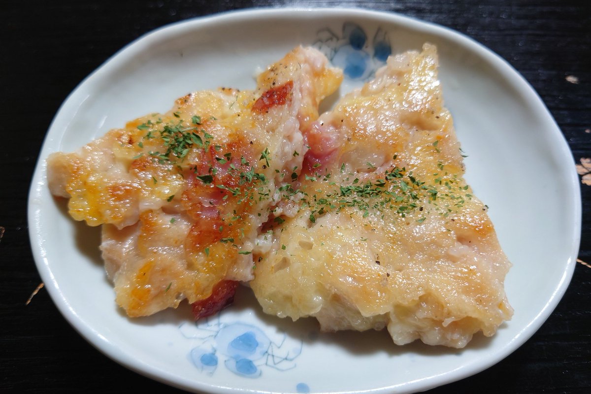 JvtGb3wzEestm19's tweet image. 今晩は✨
お疲れ様でした🙇

涼しく爽やかな朝でした🙋

午後からは嫁とドライブデート💕
メダカ屋さんに行って来ました

晩酌タイムです
酒の肴は…
味付けホルモンです
んめがったょー

小鉢は…ハッシュドチキンです
えがったよ👍

今朝の収穫は初ピーマンが採れました

んだばー
乾杯🍻✨🥃