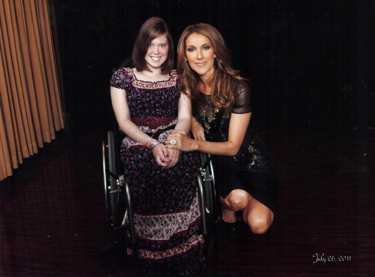 CelineDionWeb's tweet image. #OnThisDay in 2011, Celine Dion met Aubrey, a fan, backstage of her residency show 'Celine'.
#EnCeJour en 2011, Céline Dion rencontre Aubrey, une fan, en coulisses de son spectacle 'Celine'.
#CelineDion #CélineDion @celinedion
celinedionweb.com/en/event/a-fan…