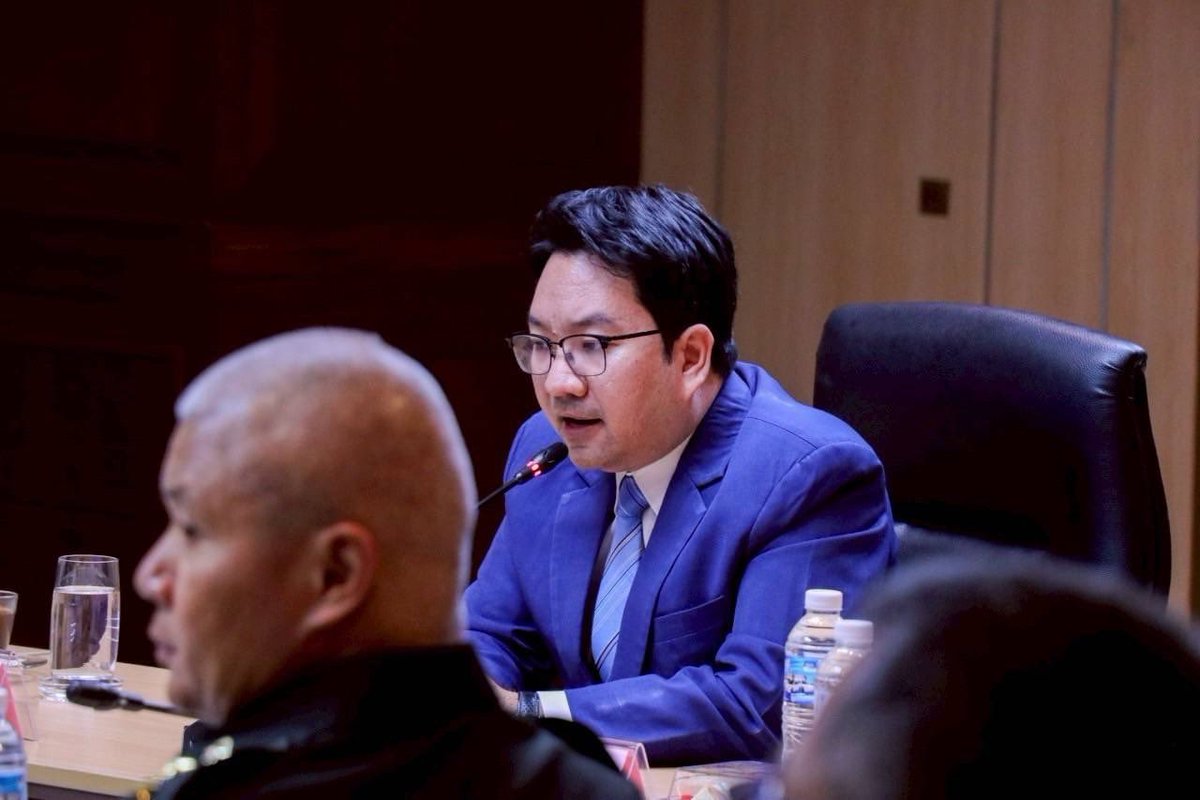 theactive_net's tweet image. ปมพิพาทชายแดน ไทย-กัมพูชา ประชุม UNSC ยังไร้ข้อสรุป
.
รศ. ดุลยภาค ปรีชารัชช อาจารย์ประจำสาขาวิชาเอเชียตะวันออกเฉียงใต้ศึกษา คณะศิลปศาสตร์ มหาวิทยาลัยธรรมศาสตร์ ชี้ ทุกอย่างเป็นไปตามกระบวนการ
.
จี้ หน่วยงานความมั่นคงไทย ประกาศจุดยืน “ปฏิบัติการการป้องกันตนเองเพื่อสันติภาพ”…