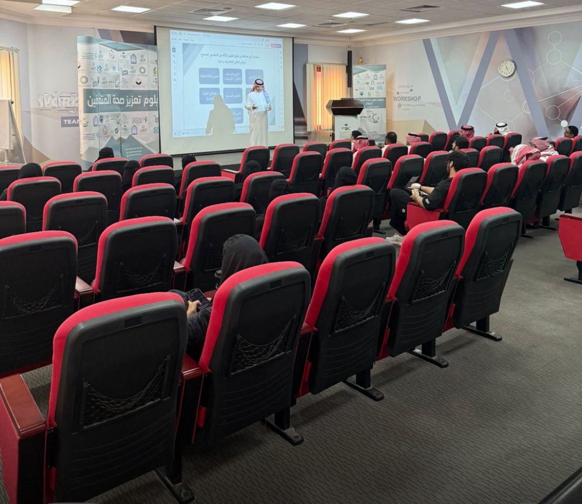 تشرفت اليوم بتقديم دورة تدريبية  "#السلوك_الإجرامي_والإدمان " ضمن دبلوم تعزيز صحة المتعافين، بتنظيم من<a href="/WaeySociety/">جمعية وعي لصحة المجتمع</a> الأمير نايف للبحوث والخدمات الاستشارية بجامعة الأمام محمد بن سعود .. 

والحمد الله اصبح لدينا نواة متميزة من المتدربين من المعالجين والمعالجات الذين نفتخر بهم.