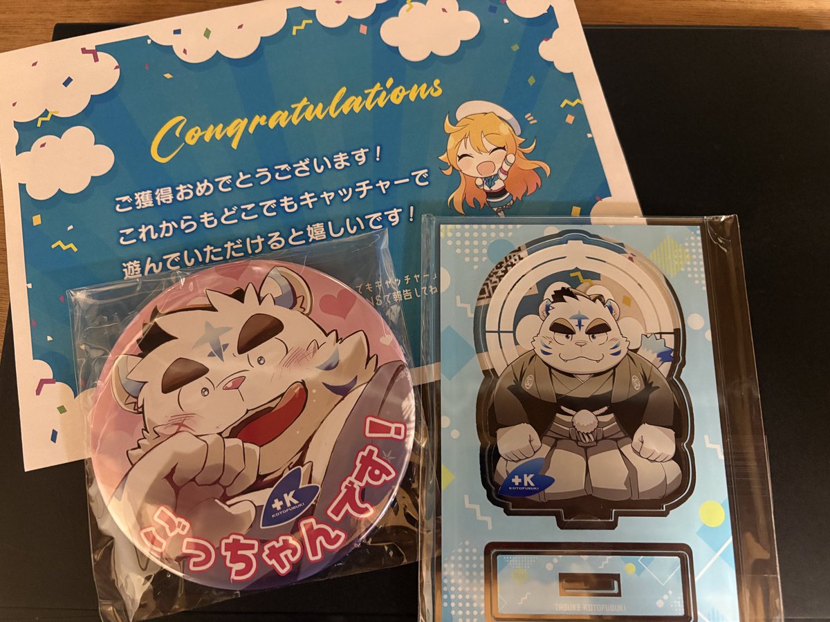 どこキャの景品届いたー！
缶バッチめっちゃでかいしアクスタも可愛い🩷