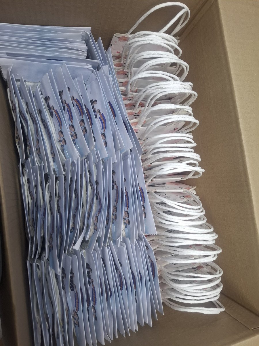 เมื่อน้องบอกว่า​ ส่ง​ ขนส่งมาเด้วหนูหิ้วไปให้....  ยังไม่เสร็จ🤣