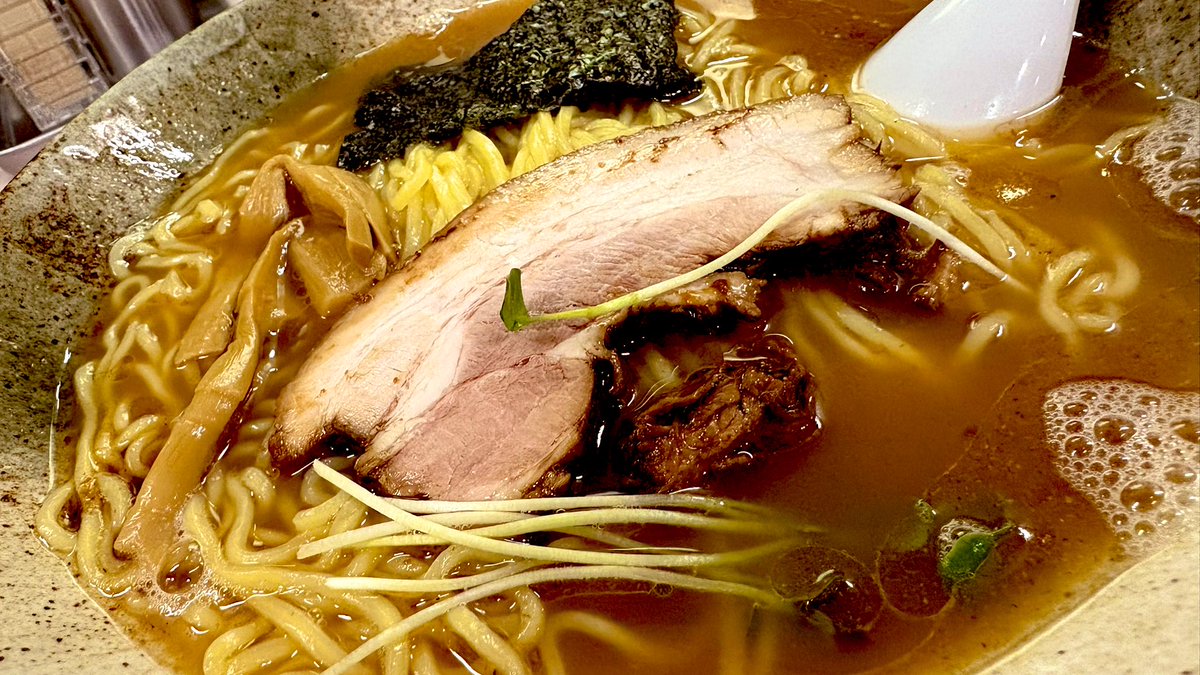 m_t_z_z's tweet image. 土曜出勤の怒りはラーメンで中和するに限る😤🍜