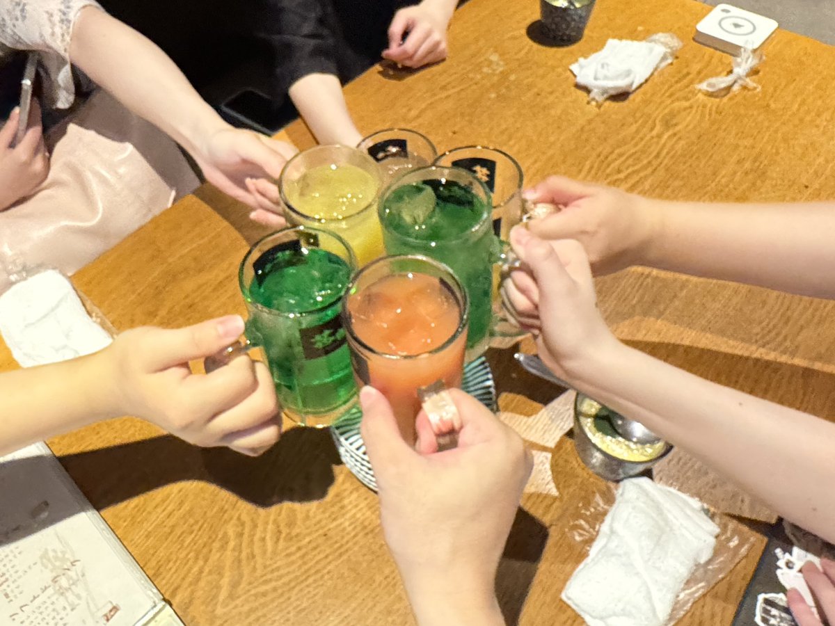 amonworks's tweet image. 設営おわりぃ！乾杯！！🍻