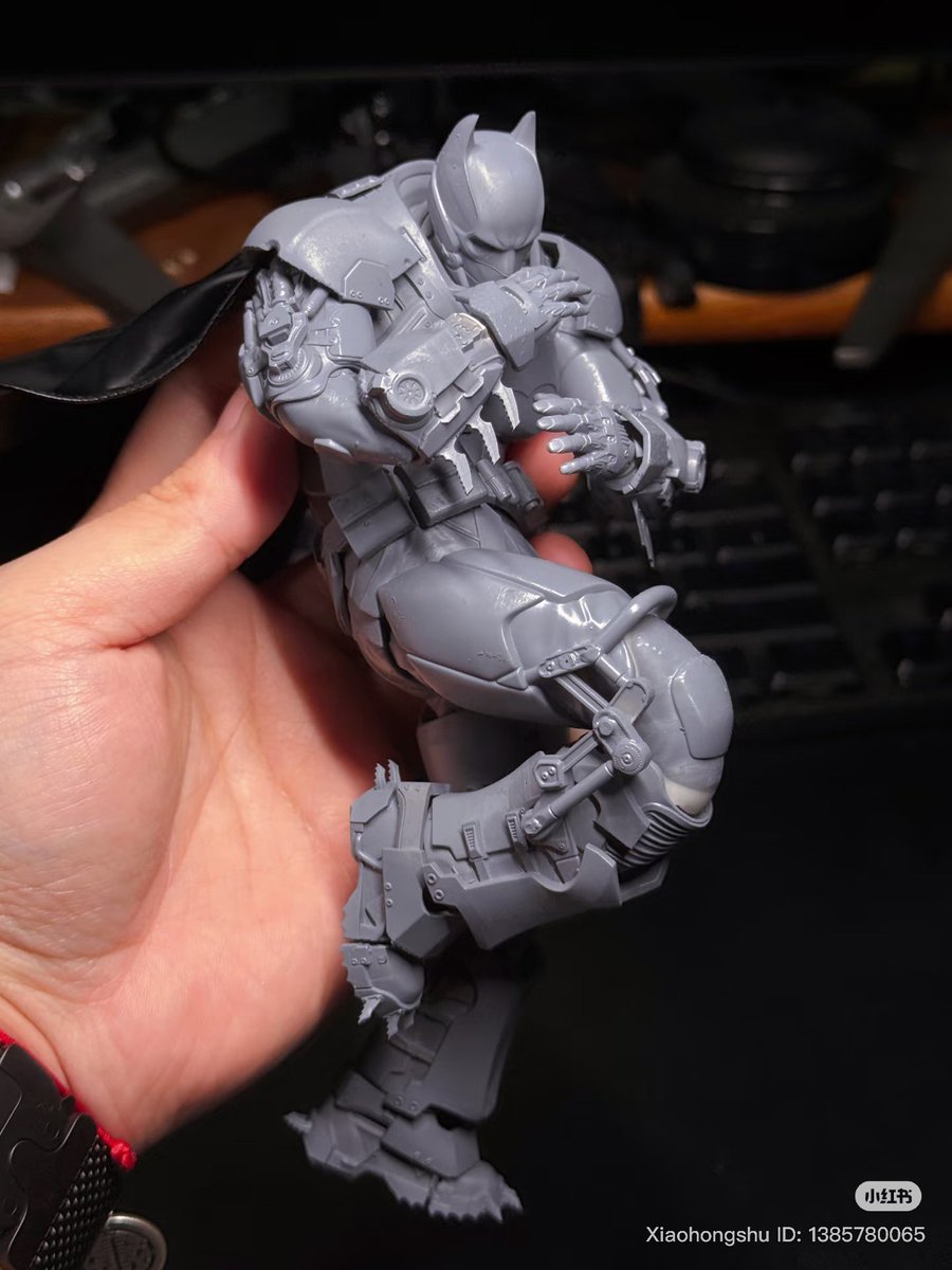 Spicy_Psy_Duck's tweet image. InArt 1/12 Arkham Origin Batman XE suit, from the designer Venchar’s rednote. The design philosophy here seems to be achieve maximum articulation while maintaining the integrity of outer armor , and further adjustment may be made down the line.