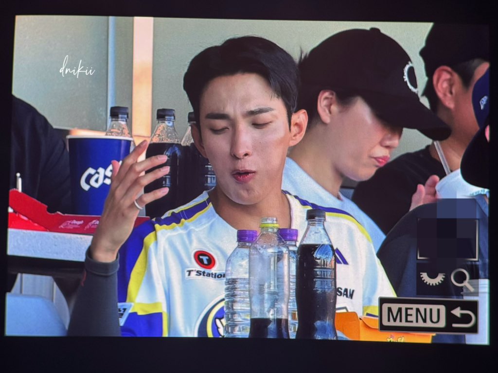 dnikii218's tweet photo. 250726 두산

와 맛있다! 

#세븐틴 #SEVENTEEN #이석민 #도겸 #dk #ドギョム https://t.co/YEBUSRAdbs
