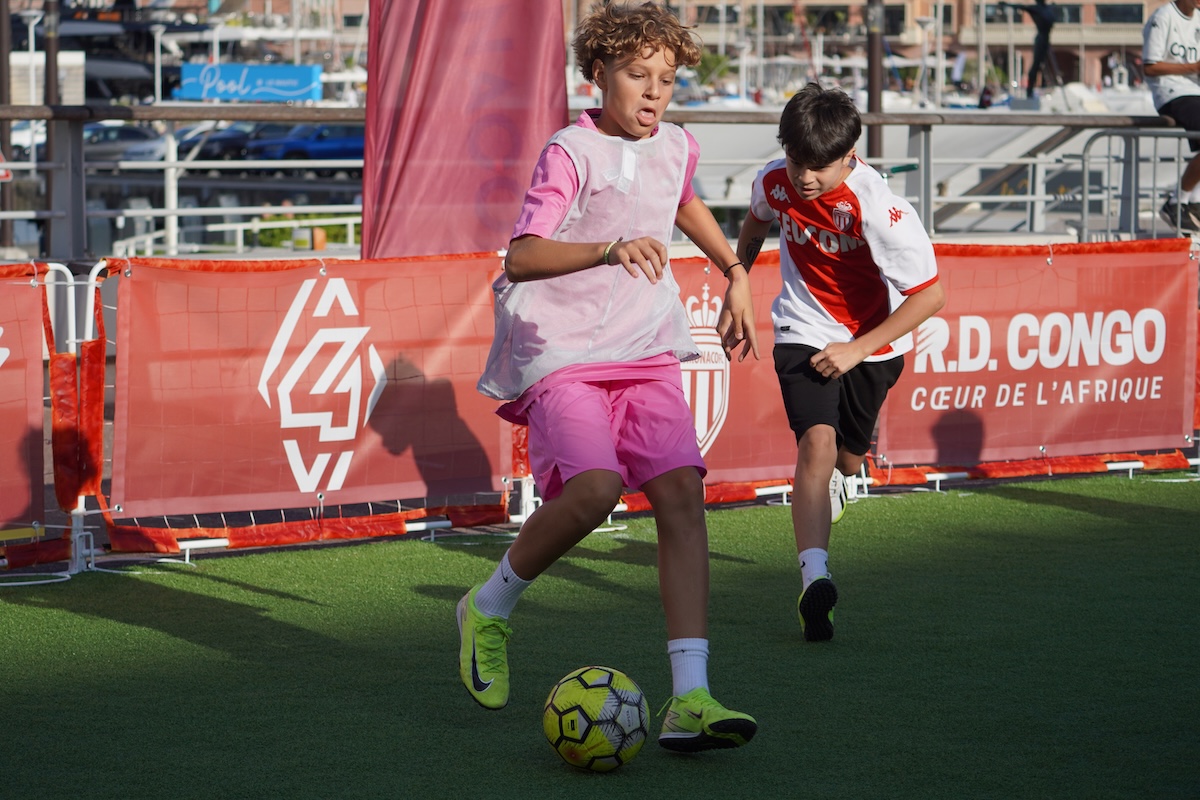 Réservée au 12-15 ans, cette première édition a rassemblé 40 jeunes footballeurs sur le mini-terrain installé par l’AS Monaco dans […] monaco-tribune.com/2025/07/premie…