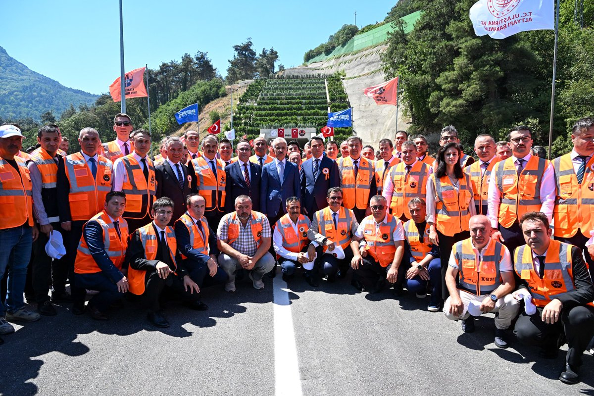 Osmanlı’nın ilk başkenti Bursa’yı, Orhaneli üzerinden Balıkesir-Kütahya Devlet Yolu’na bağlayan Doğancı Tüneli açılışını gerçekleştirdik. 

Zorlu şartlarda geçilen dik ve virajlı yolları ortadan kaldırıp konforlu ve güvenli yolculuk sağlayan projemizle;

⤵️ Doğancı Barajı