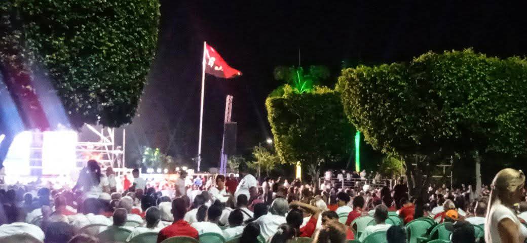 La Plaza de la Revolución Máximo Gómez Báez, en #CiegoDeÁvila, acogió a 10 mil avileños que encabezados por el General de Ejército, Raúl Castro Ruz, <a href="/DiazCanelB/">Miguel Díaz-Canel Bermúdez</a> y autoridades del Partido y el Gobierno del país y la provincia celebran este 26 de julio. #LaLuchaNoHaCesado