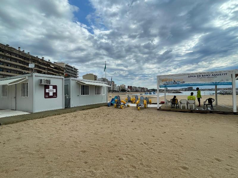Revista Baix Empordà (@rbaixemporda) on Twitter photo L'<a href="/ajuntcalonge/">Ajuntament de Calonge i Sant Antoni</a> <a href="/CalongeStAntoni/">Calonge i Sant Antoni</a> reforça el servei de bany adaptat amb millores d’accessibilitat i nova ubicació: revistabaixemporda.cat/calonge-i-sant… L'<a href="/ajuntcalonge/">Ajuntament de Calonge i Sant Antoni</a> <a href="/CalongeStAntoni/">Calonge i Sant Antoni</a> reforça el servei de bany adaptat amb millores d’accessibilitat i nova ubicació: revistabaixemporda.cat/calonge-i-sant…