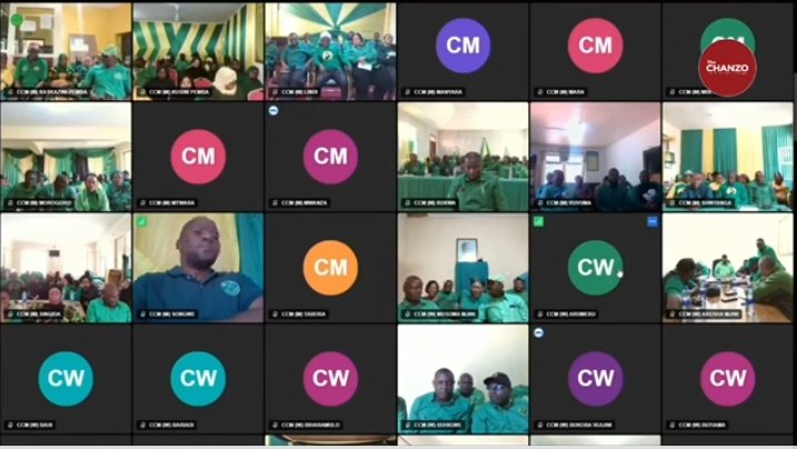 HopeQuotes__'s tweet image. Kuna Vitu Vingine Vinachekesha Sanaa, ndani ya CCM...
Kwamba Marekebisho ni Kuongeza idadi ya WAJUMBE,
Wanaotuongoza nikama Vile Wamekatwa VICHWA... 🚮
#NoReformsNoElections