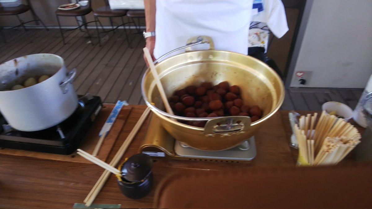KAdhq4SgXTv5Qhw's tweet image. 山形名物玉コンニャク、百串分くらい出汁で煮てましたヨン😋
玉コン好きが多い
#暑い日の暑気払