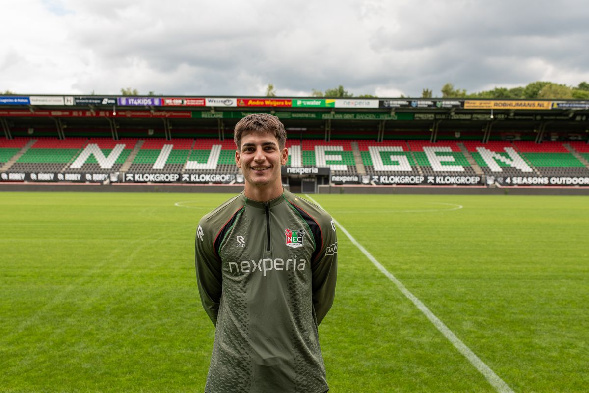 Van Griekse tempels naar Romeinse ruïnes: NEC’er Darelas thuis in Nijmegen dlvr.it/TM79YK