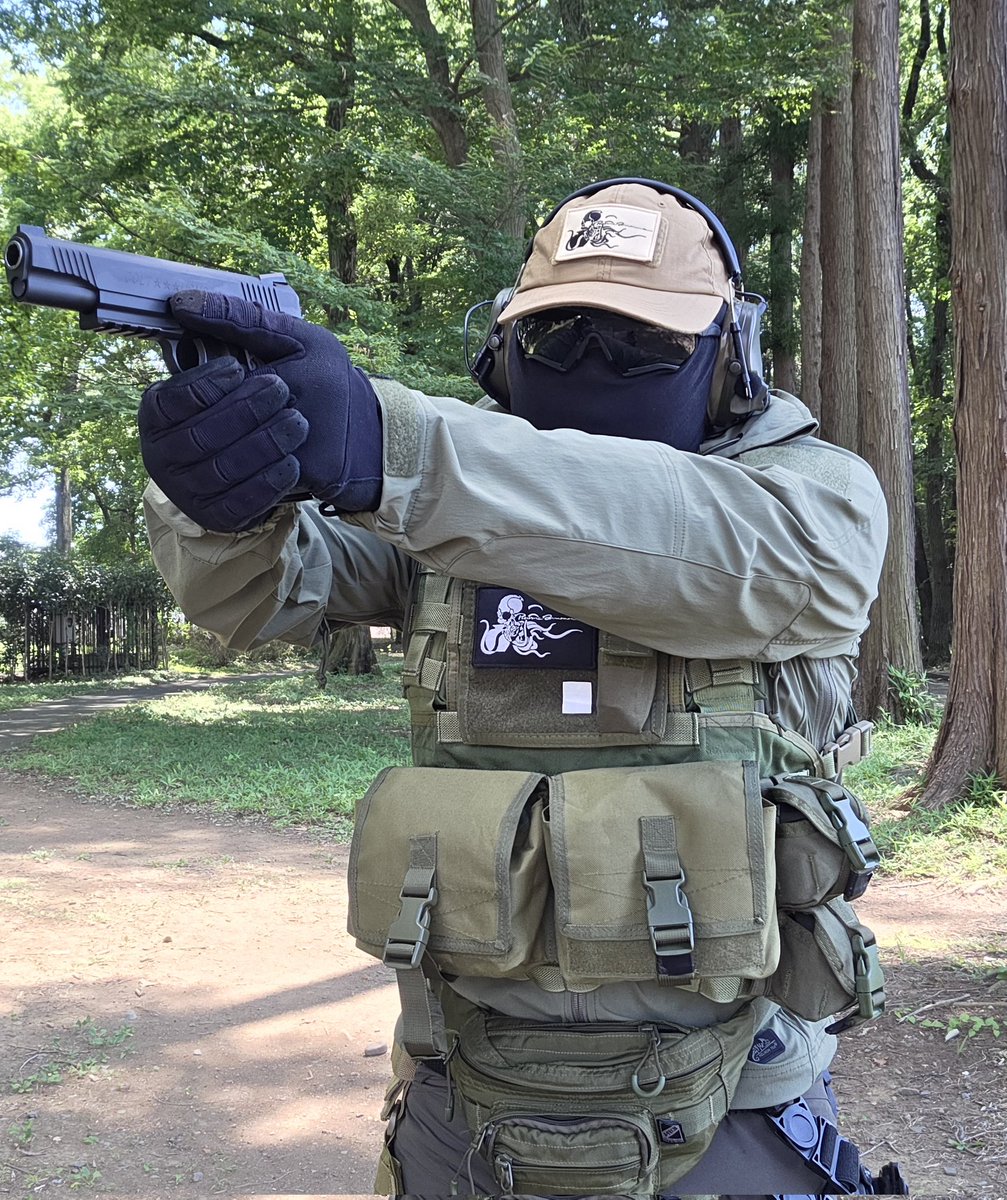 cli1bJX0uM95902's tweet image. #MGS #メタルギアソリッド 
地元の近場でコスプレ撮影会してたんで初だしでメタルギアソリッド4の南米PMCピュープルアルメマン兵やってきました。