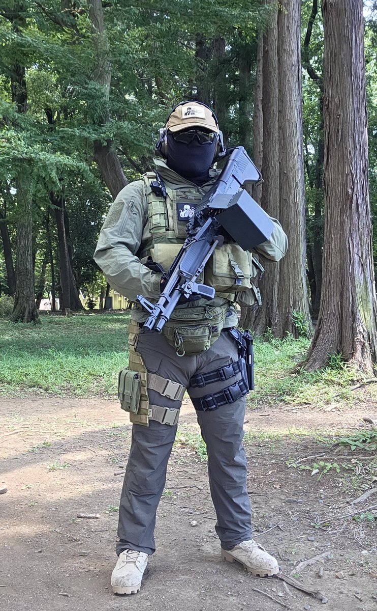 cli1bJX0uM95902's tweet image. #MGS #メタルギアソリッド 
地元の近場でコスプレ撮影会してたんで初だしでメタルギアソリッド4の南米PMCピュープルアルメマン兵やってきました。