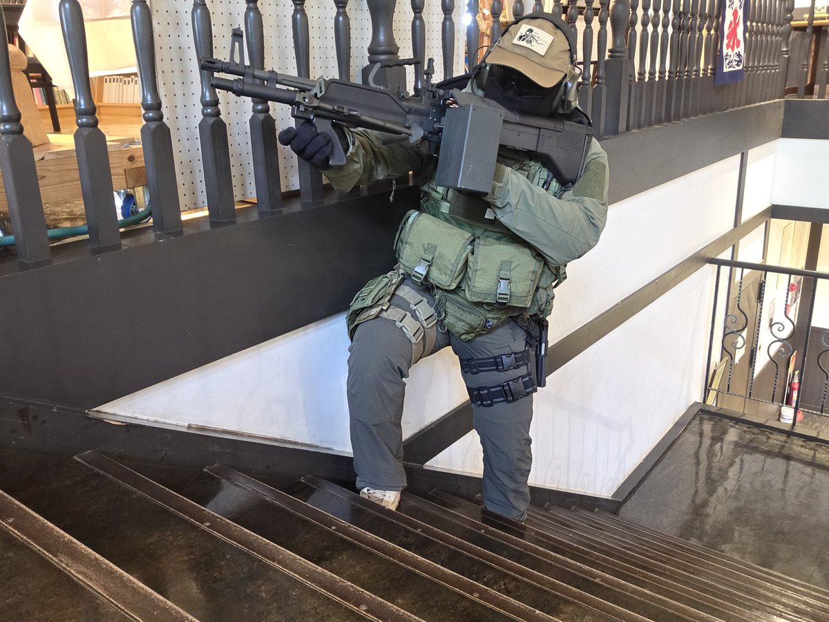 cli1bJX0uM95902's tweet image. #MGS #メタルギアソリッド 
地元の近場でコスプレ撮影会してたんで初だしでメタルギアソリッド4の南米PMCピュープルアルメマン兵やってきました。