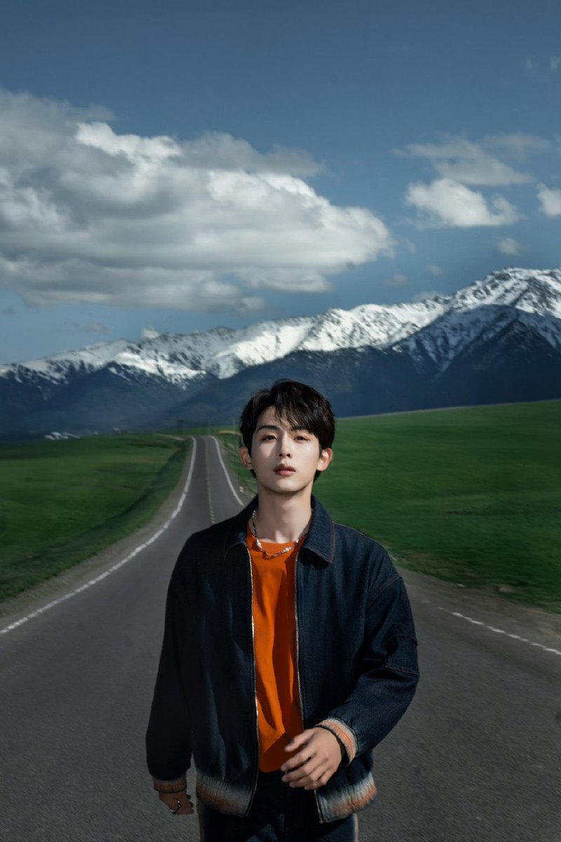 ph_7win's tweet image. ウィンウィンが&quot;眼科のあの背景&quot;にいておもろすぎる