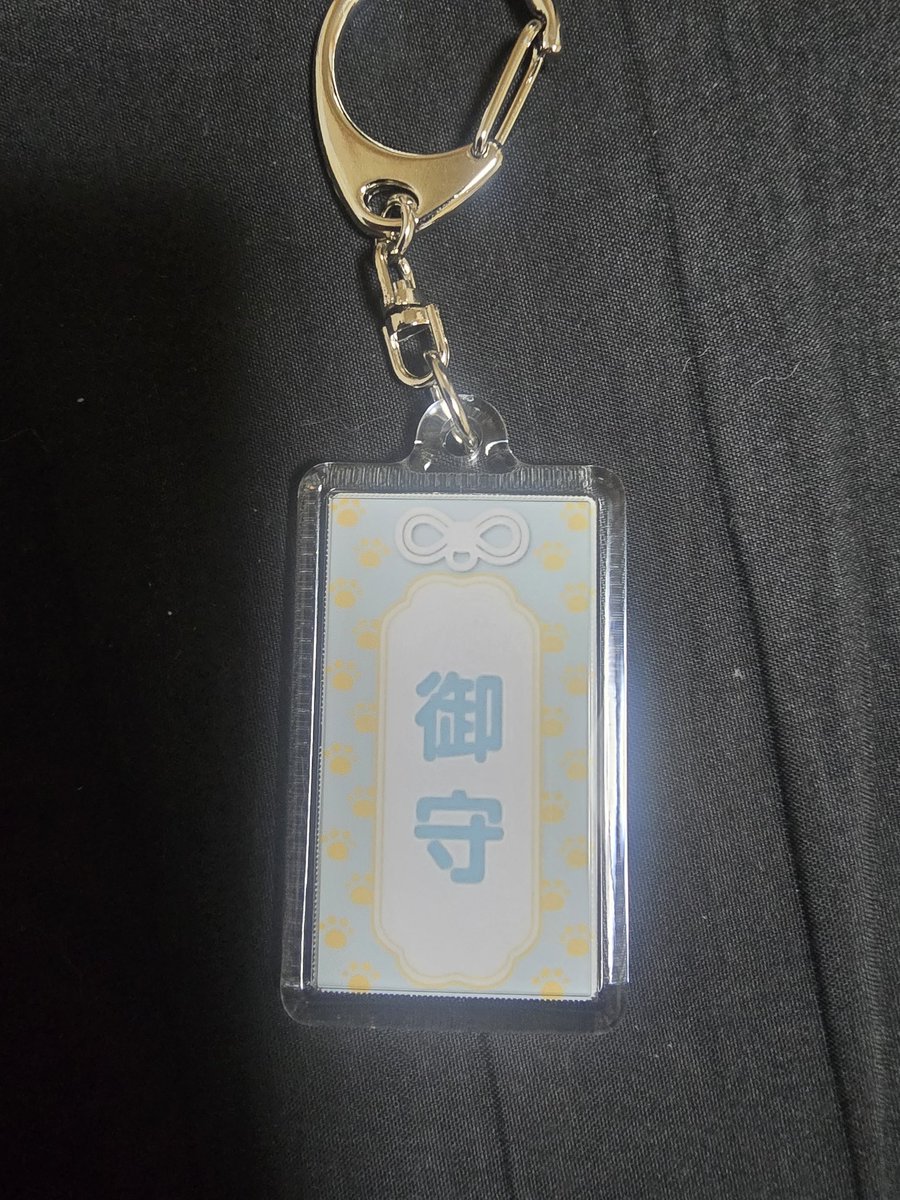 hiro0222riku's tweet image. ⚫カメラのキタムラでお守りキーホルダー×2を購入
税込み880円でしらす🐱くんのお守りの写真キーホルダー🏷を作りました(嫁はきなこちゃん)