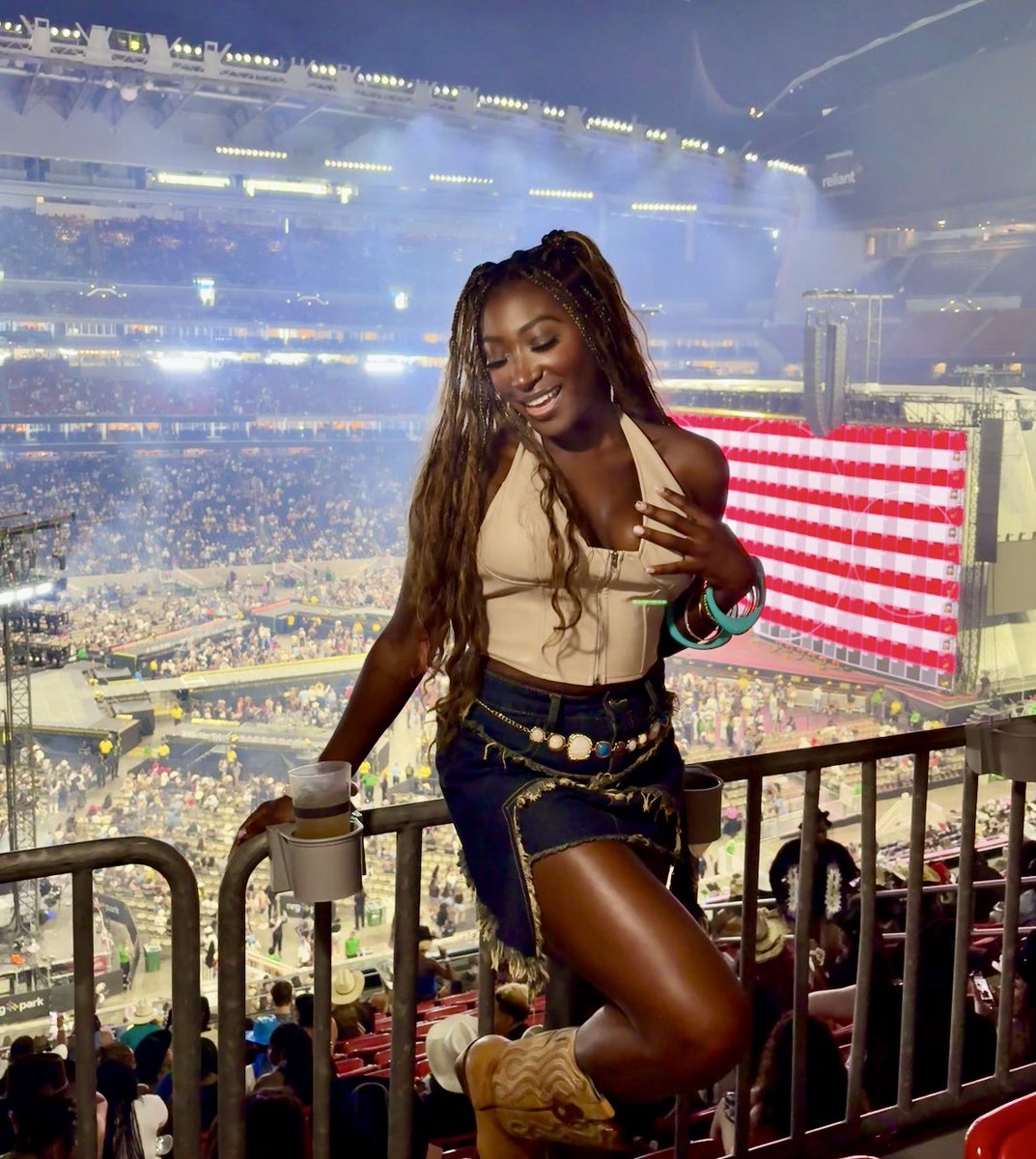 KeepUpWithKaeP's tweet image. 💕✨🤏🏾