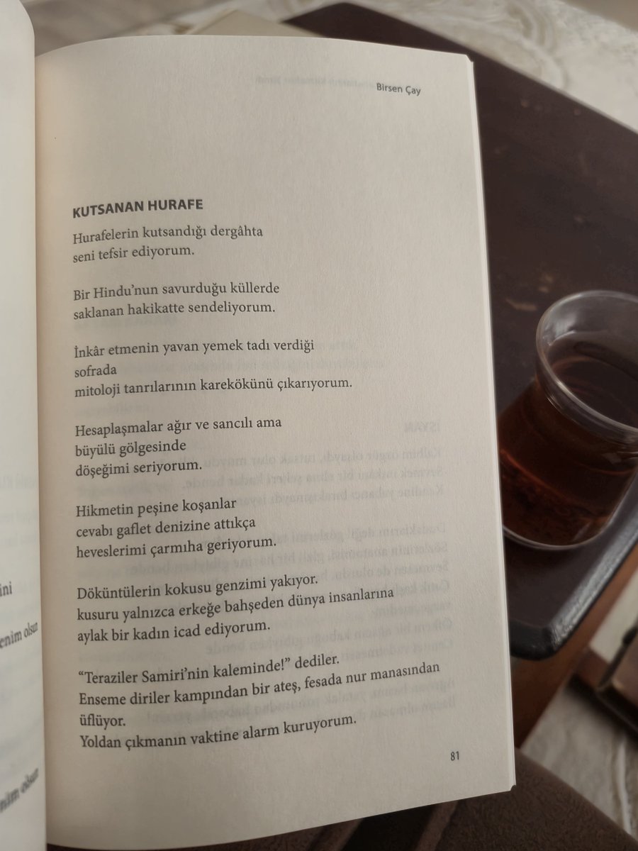 "Bunlar hep sen gelmedin diye"

Birsen Çay 'Özgürlük Kanatlarımı Kırmaktır Şimdi' adlı şiir kitabında ızdırabı, inanmayı, anlamayı, ad koymayı büyük bir olgunlukla mısraya dökmüş. 
Pek çok şiirini beğendim ama 'Kutsanan Hurafe' bambaşka güzel geldi.
Tavsiye ederim..