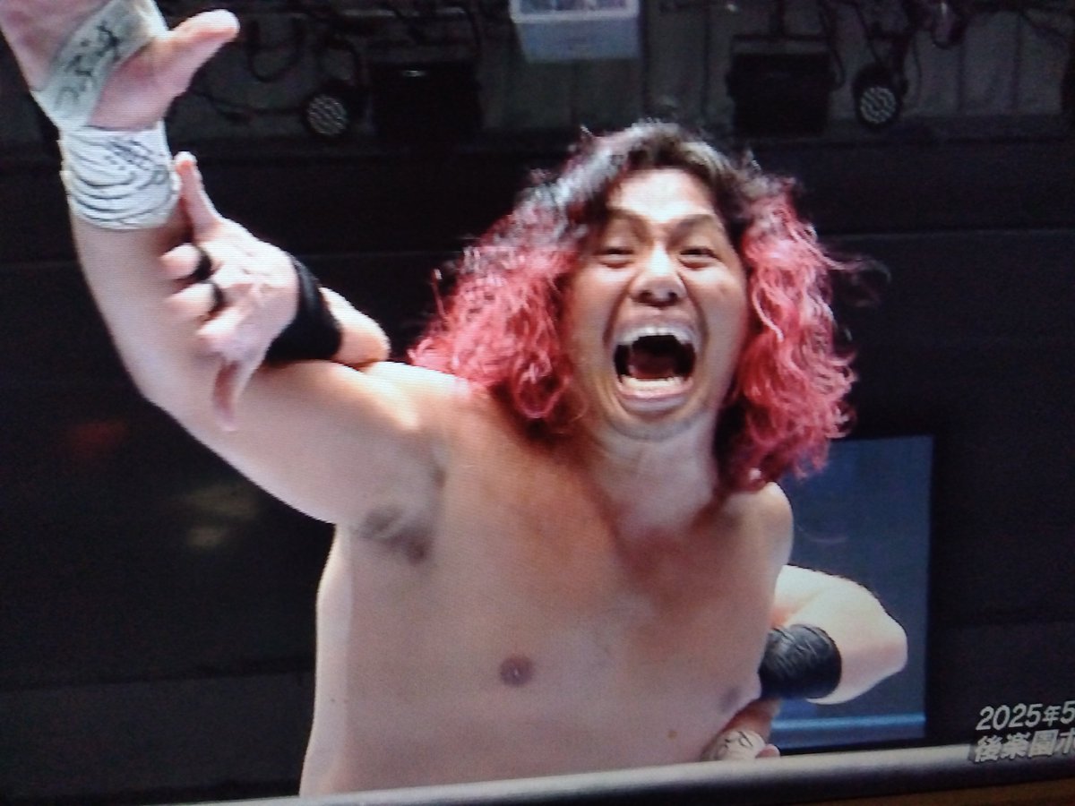 1028strong's tweet image. ワールドプロレスリングリターンズより、ジュニアハイパー新世代藤田晃生選手、フランシスコ・アキラ選手と大激闘の高橋ヒロム選手！