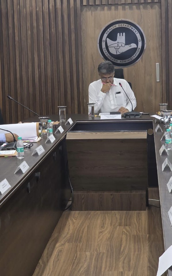 ManishTewari's tweet image. Presided over the meeting of the Governing body of the Rogi Kalyan Samiti at Government Multi Speciality Hospital Sector -16 Chandigarh .
@nishantyadavIAS DC Chandigarh, Dr Suman Singh Director Health Services, C B Ohja Chief Engineer Chandigarh Administration, SA Khan ,…