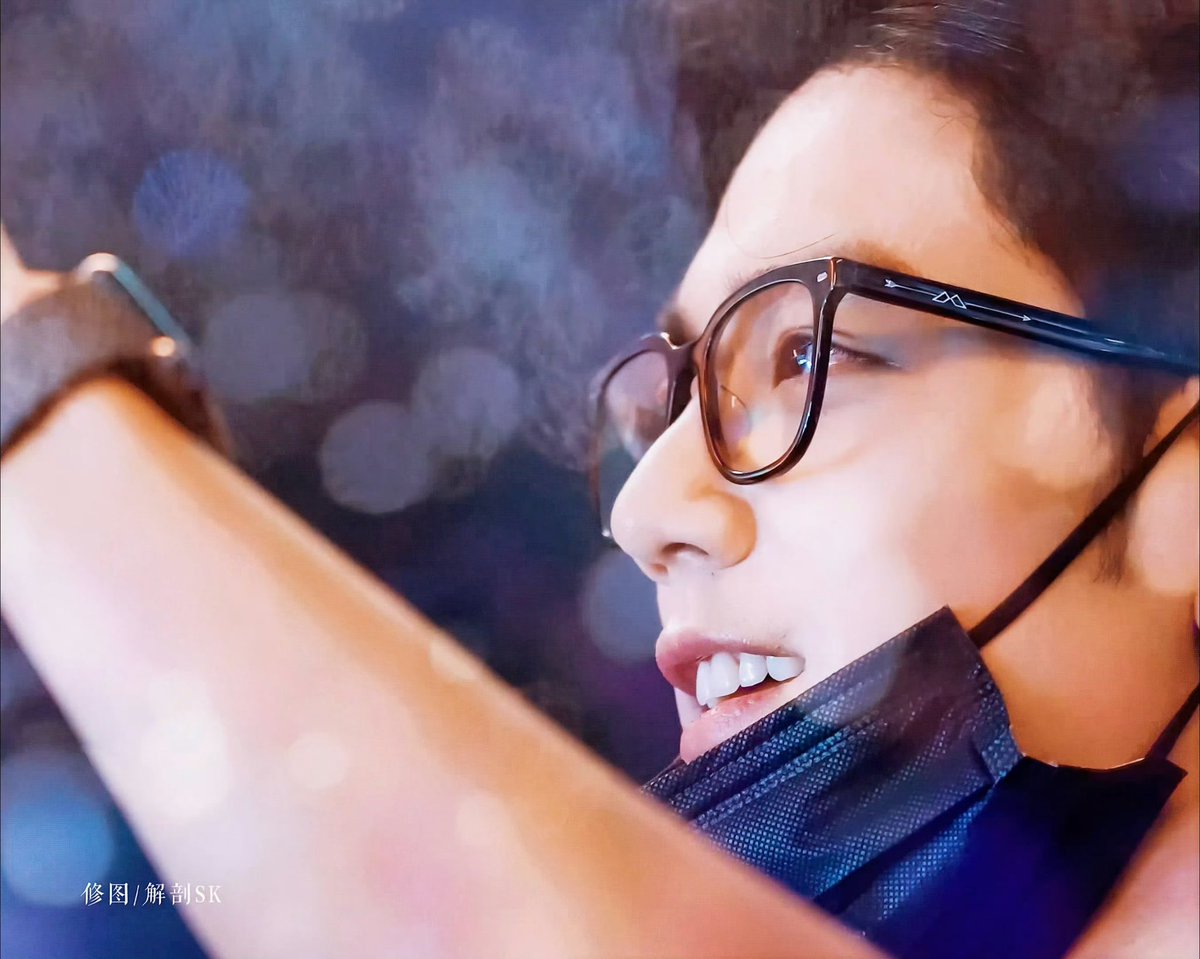 XZFCTH1005's tweet image. 2025.07.26
ภาพสายตาและรอยยิ้มที่มีความสุขของเซียวจ้าน ที่วันนั้นแปลงร่างจาก Megastar กลายเป็นแฟนคลับท่านนึง ได้ไปดูคอนเสิร์ตของนักร้องในดวงใจคุณ Stefanie Sun
และก็ถูกเจ้าของคอนเสิร์ตพูดถึงบนเวทีด้วย 🤭
ขอบคุณที่มาแบ่งปันโมเมนต์นี้กับพวกเรา พวกเรามีความสุขมาก…